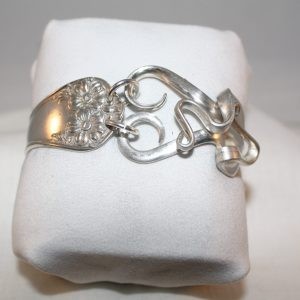 Artistic Heart Bracelet